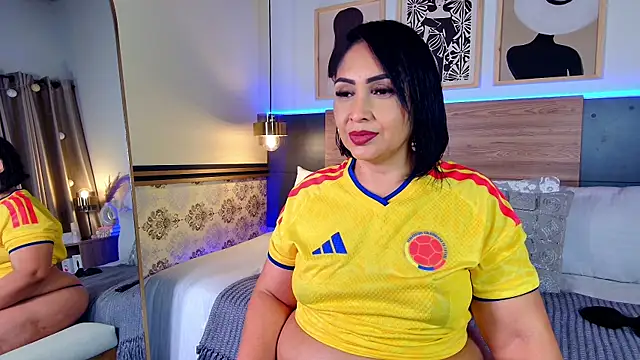 Madissononee online show from 06-19-26, 02:05