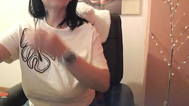 Snapshot of algodonyfresa chatting on 10-19-25, 12:55 algodonyfresa online show from 10-19-25, 12:55