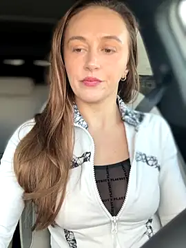 lunagirl13 online show from 11-18-25, 06:01