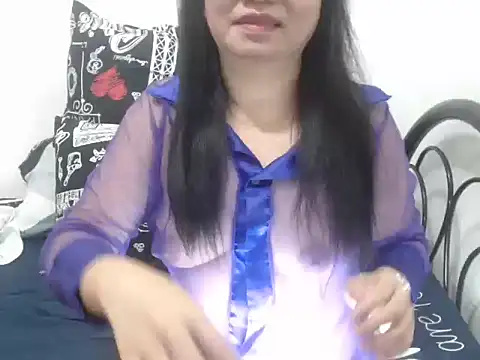 stacie iris online show from 11-19-25, 09:04