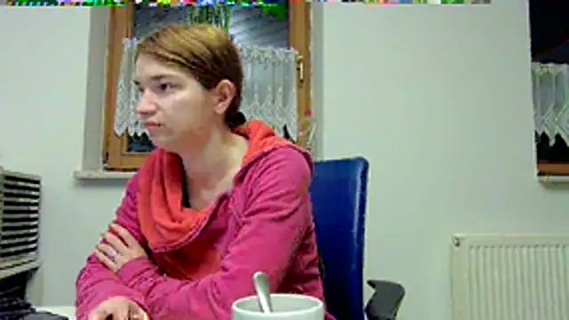 Snapshot of Geile-Luna chatting on 02-15-26, 07:21 Geile-Luna online show from 02-15-26, 07:21