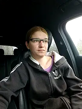 Snapshot of Geile-Luna chatting on 04-19-26, 04:50 Geile-Luna online show from 04-19-26, 04:50