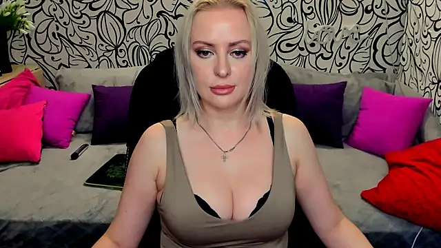 Snapshot of Hotdreamhere chatting on 12-06-24, 02:49 Hotdreamhere online show from 12-06-24, 02:49