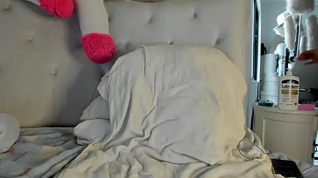 Snapshot of Burlesque_XlX chatting on 09-15-25, 02:06 Burlesque XlX online show from 09-15-25, 02:06