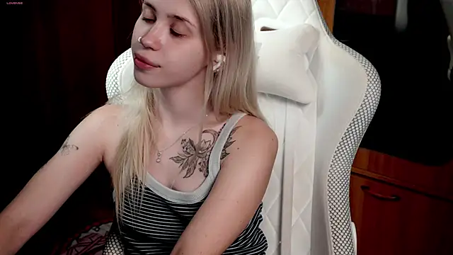 Snapshot of ho1yho1e chatting on 09-24-25, 07:39 ho1yho1e online show from 09-24-25, 07:39