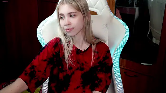 Snapshot of ho1yho1e chatting on 10-16-25, 07:15 ho1yho1e online show from 10-16-25, 07:15