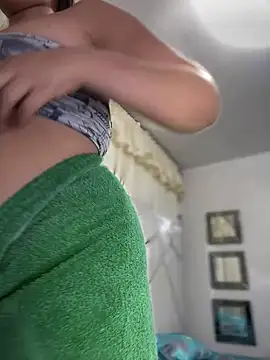 Snapshot of Lia_sexx chatting on 02-18-25, 12:15 Lia sexx online show from 02-18-25, 12:15