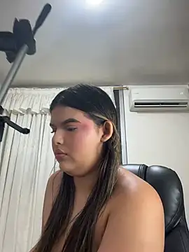 Snapshot of Lia_sexx chatting on 02-28-25, 11:36 Lia sexx online show from 02-28-25, 11:36