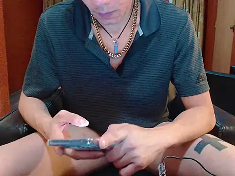 Snapshot of Latinopervs chatting on 02-12-26, 01:11 Latinopervs online show from 02-12-26, 01:11