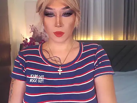 Snapshot of Transdomts4u chatting on 10-26-25, 04:24 Transdomts4u online show from 10-26-25, 04:24