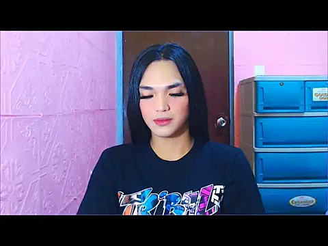 WONDERWOMAN2023 online show from 11-28-25, 12:46