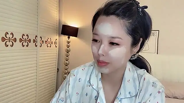 Snapshot of kk_lele chatting on 06-20-26, 04:48 kk lele online show from 06-20-26, 04:48