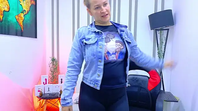 Britney taylor  online show from 12-15-25, 09:08