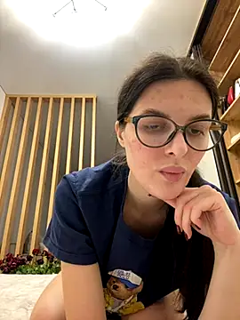 Snapshot of little_belucci chatting on 10-22-25, 03:34 little belucci online show from 10-22-25, 03:34