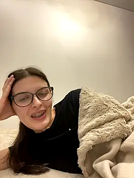 Snapshot of little_belucci chatting on 11-04-25, 06:07 little belucci online show from 11-04-25, 06:07