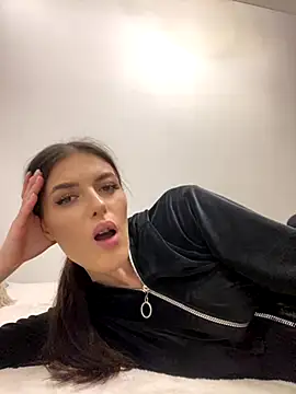 Snapshot of little_belucci chatting on 11-10-25, 03:00 little belucci online show from 11-10-25, 03:00