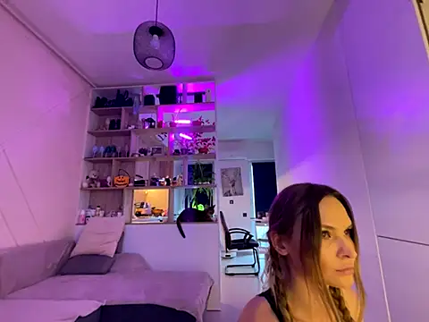 Snapshot of _alleyesonme_ chatting on 11-06-25, 12:39 alleyesonme online show from 11-06-25, 12:39