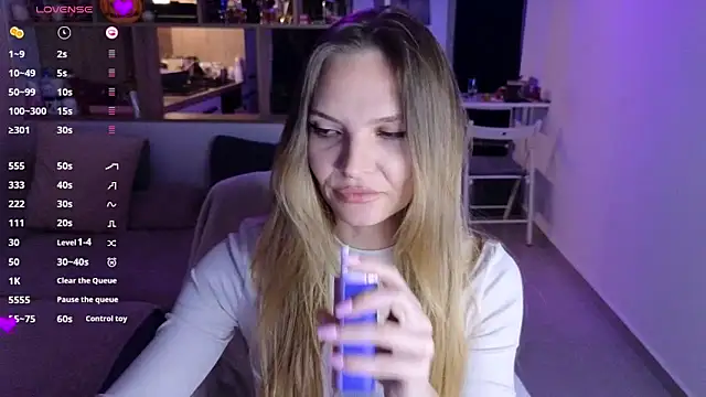 Snapshot of _alleyesonme_ chatting on 11-14-25, 04:38 alleyesonme online show from 11-14-25, 04:38