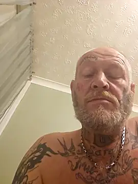 Snapshot of Happytats chatting on 11-01-25, 01:29 Happytats online show from 11-01-25, 01:29