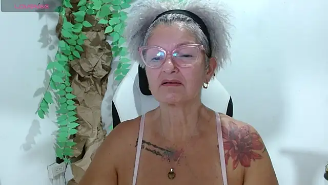 Snapshot of bety-cum2 chatting on 04-22-26, 11:50 bety-cum2 online show from 04-22-26, 11:50