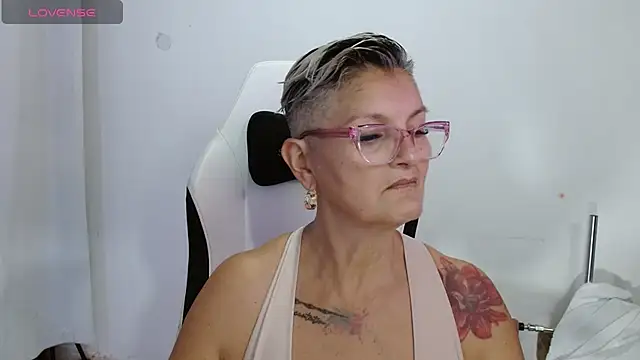 Snapshot of bety-cum2 chatting on 05-08-26, 11:54 bety-cum2 online show from 05-08-26, 11:54