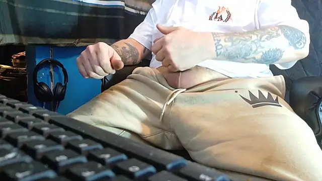 Snapshot of faded206 chatting on 11-27-25, 03:14 faded206 online show from 11-27-25, 03:14