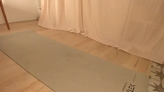 hee jeen online show from 03-07-25, 01:20