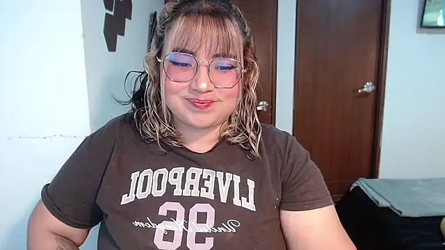 Snapshot of yini_angel chatting on 05-25-26, 11:11 yini angel online show from 05-25-26, 11:11