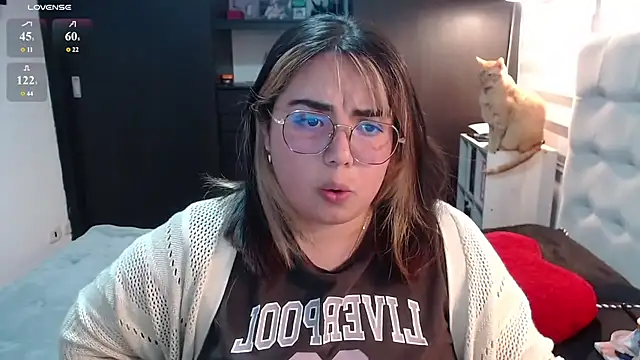 Snapshot of yini_angel chatting on 06-18-26, 11:09 yini angel online show from 06-18-26, 11:09