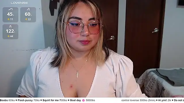 Snapshot of yini_angel chatting on 06-23-26, 03:15 yini angel online show from 06-23-26, 03:15