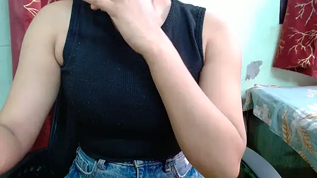 Snapshot of sweet-alia chatting on 04-18-26, 11:58 sweet-alia online show from 04-18-26, 11:58