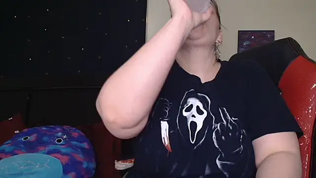 ToxicLilly online show from 10-31-25, 08:26