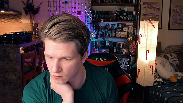 Snapshot of Breston_Sweet chatting on 12-18-24, 05:10 Breston Sweet online show from 12-18-24, 05:10