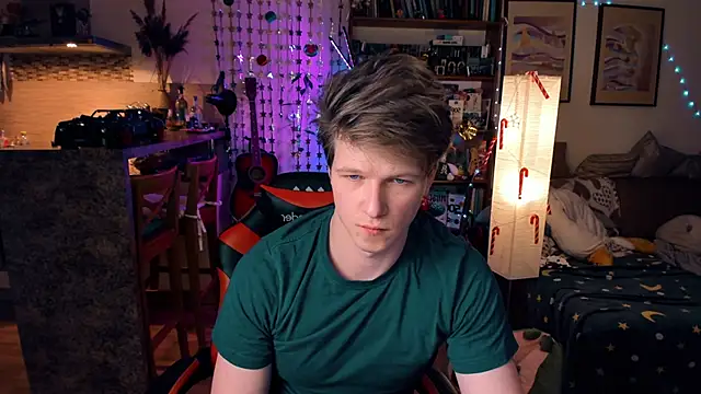 Snapshot of Breston_Sweet chatting on 12-18-24, 08:14 Breston Sweet online show from 12-18-24, 08:14