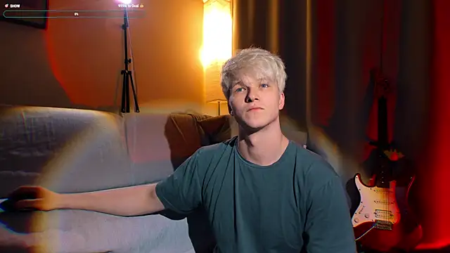 Snapshot of Breston_Sweet chatting on 10-28-25, 02:48 Breston Sweet online show from 10-28-25, 02:48