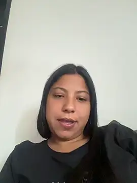 Snapshot of Leylafourniert chatting on 05-16-26, 07:23 Leylafourniert online show from 05-16-26, 07:23