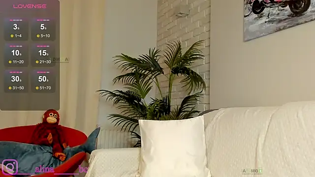 Snapshot of Miss--boo chatting on 03-03-25, 06:33 Miss--boo online show from 03-03-25, 06:33