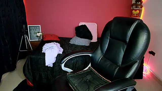 lulubigtitts1 online show from 02-27-25, 04:52