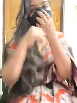 Snapshot of yoursana- chatting on 10-05-25, 05:00 yoursana- online show from 10-05-25, 05:00