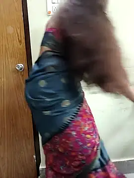 Snapshot of yoursana- chatting on 11-02-25, 04:15 yoursana- online show from 11-02-25, 04:15