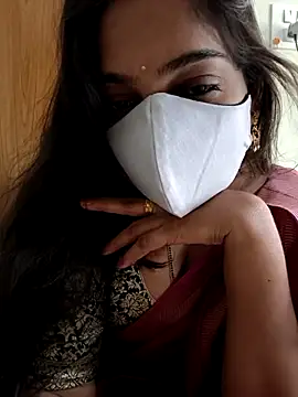 Snapshot of yoursana- chatting on 11-13-25, 05:06 yoursana- online show from 11-13-25, 05:06