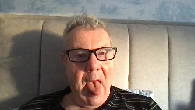 Oldpistolpete online show from 12-19-25, 09:05