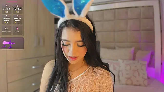 Victoria adaams online show from 10-20-25, 01:55