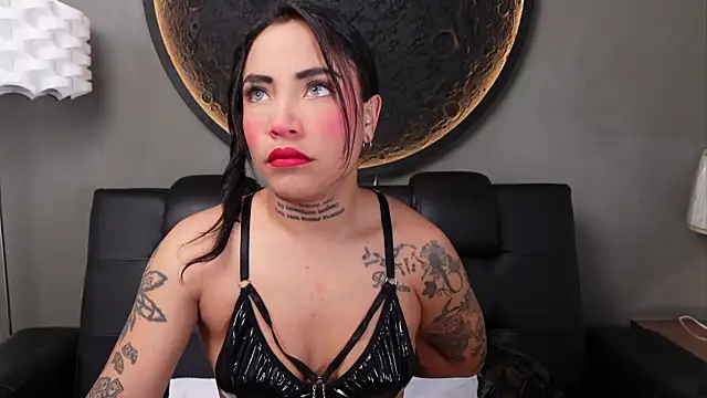 Snapshot of miss_vaiolette chatting on 06-27-26, 11:04 miss vaiolette online show from 06-27-26, 11:04