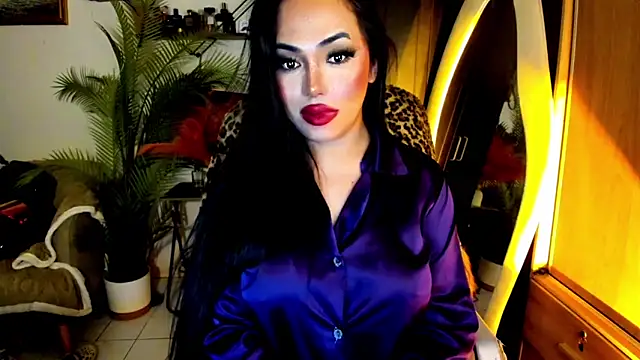 Snapshot of BigDominaMia chatting on 06-11-26, 09:35 BigDominaMia online show from 06-11-26, 09:35