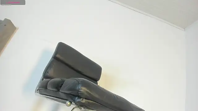 Daniela Coks online show from 07-17-26, 05:03