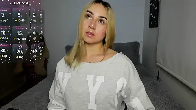 sophi mooreno online show from 03-04-25, 02:17