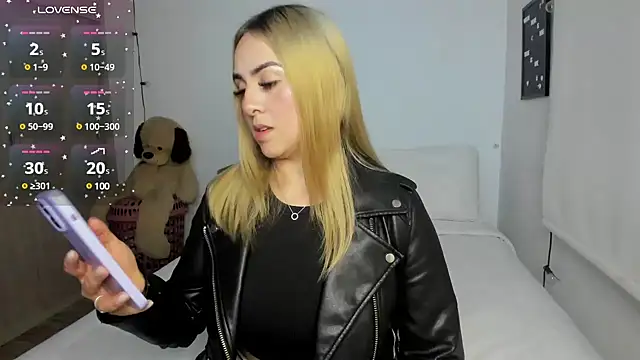 sophi mooreno online show from 03-05-25, 02:25