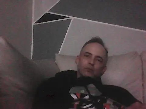 Snapshot of latinx44 chatting on 10-27-25, 06:28 latinx44 online show from 10-27-25, 06:28