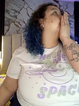 Snapshot of mollieblue69 chatting on 02-12-26, 01:17 mollieblue69 online show from 02-12-26, 01:17